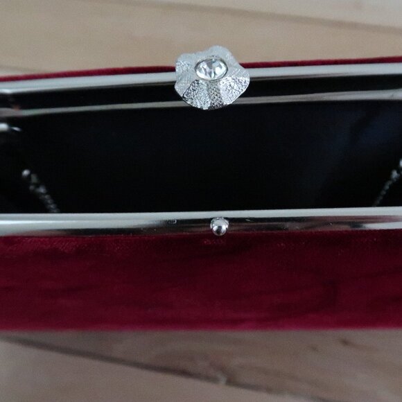 Sexy Red Velvet Clutch Wallet with Silver Tone Hardware and Cute Chain Brandless - Picture 6 of 10